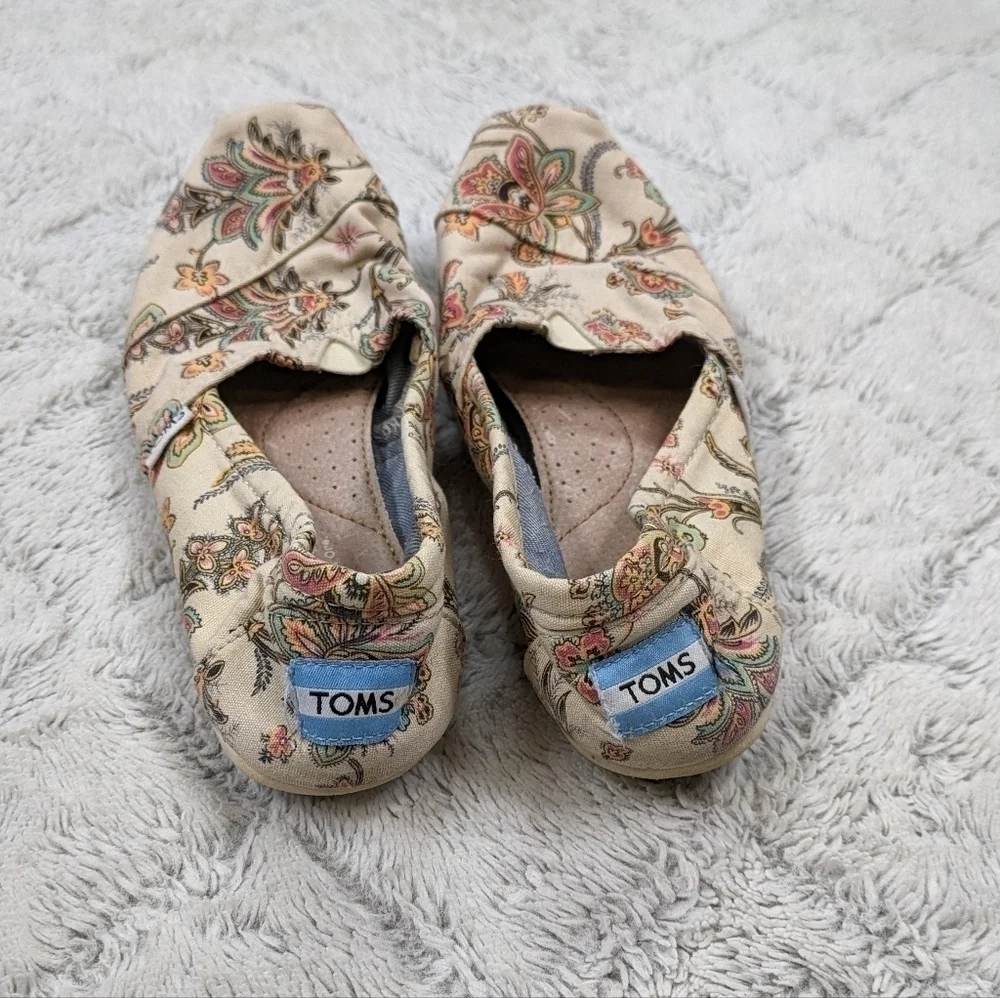 TOMS Shoes Women's 7 Classic Vintage Paisley Slip On Flats Canvas